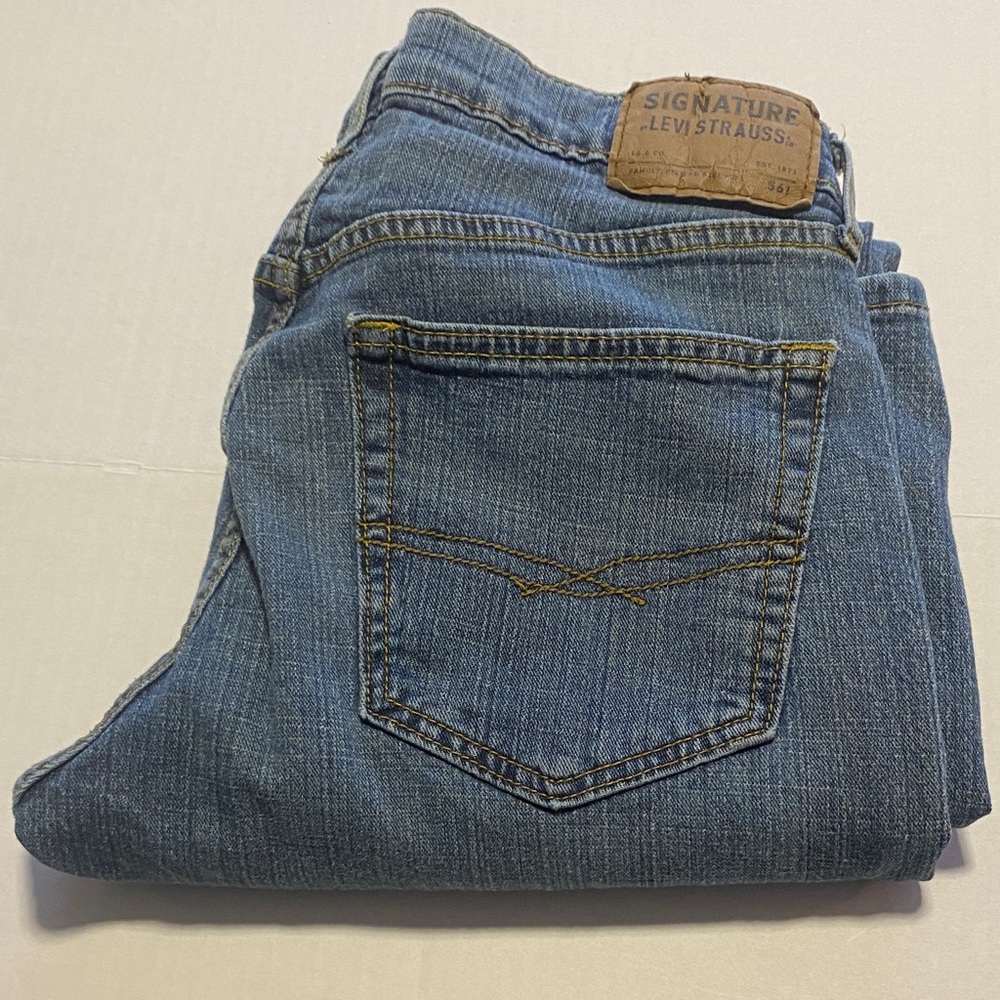 Signature 32 x 32  Relaxed Fit Men's Denim Jeans